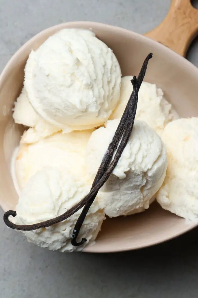 Las mejores recetas ninja Hazme con dulce helado de vainilla en un bol con una vaina de vainilla encima