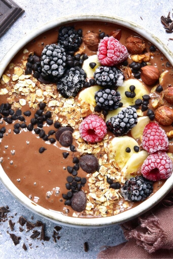 25个简单的无蛋早餐创意与自制浆果巧克力燕麦片
