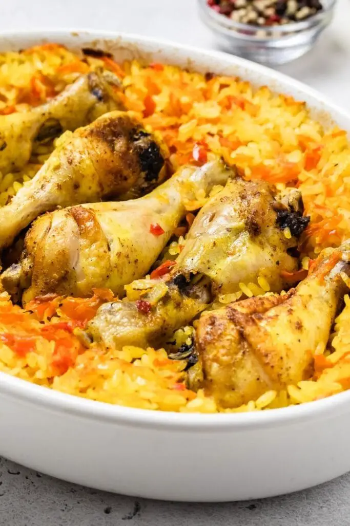 Домашна тепсија со пилешко и ориз со куркума