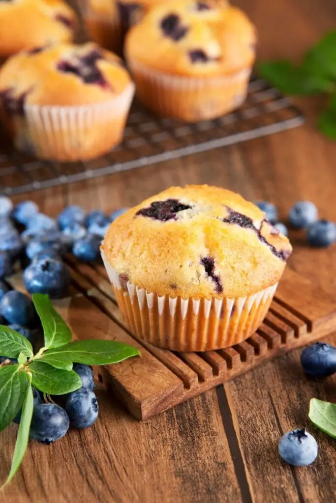 ក្រាស់ សំណើម និង Blueberry Muffins