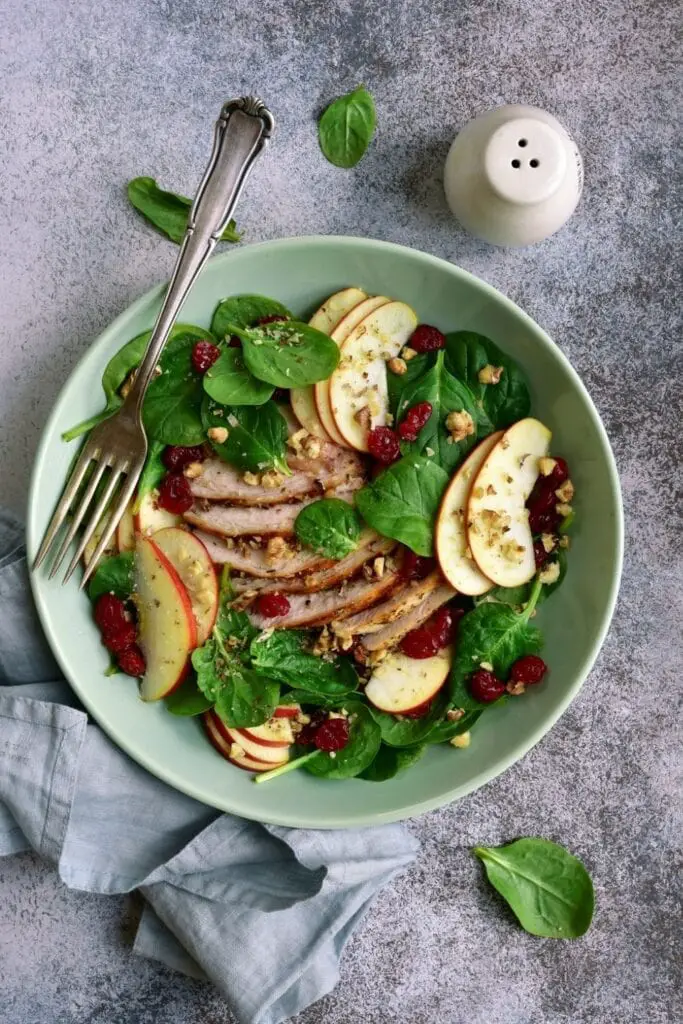 20 простых рецептов на 21 день, включая куриный яблочный салат, сушеную клюкву и грецкие орехи