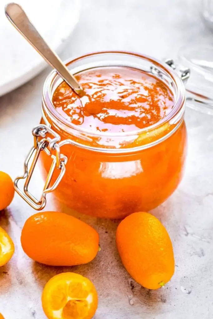17 recetas fáciles de kumquat para endulzar tu día con mermelada de kumquat en un frasco