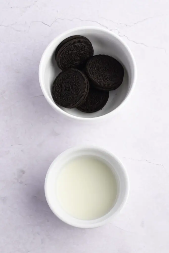 Oreo Mug Kue Bahan: Oreo jeung susu