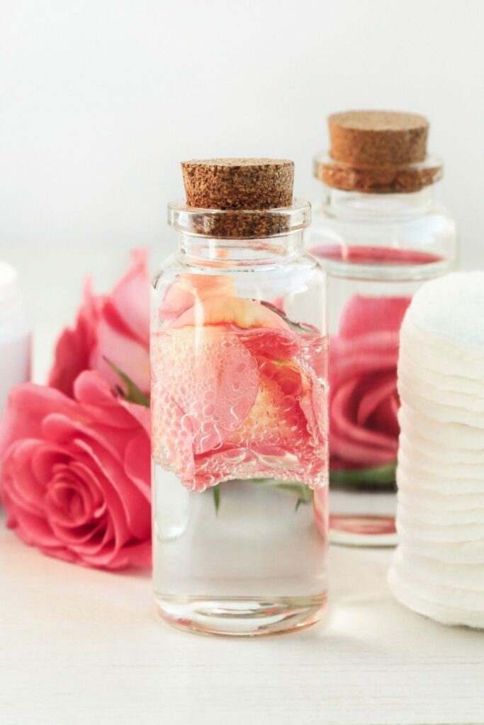 23 وصفة سهلة لماء الورد مع ماء الورد العطري واللذيذ