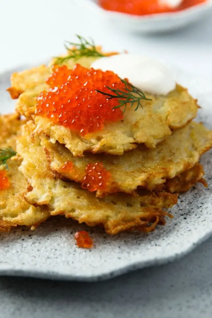 Tortitas de patata caseras con caviar