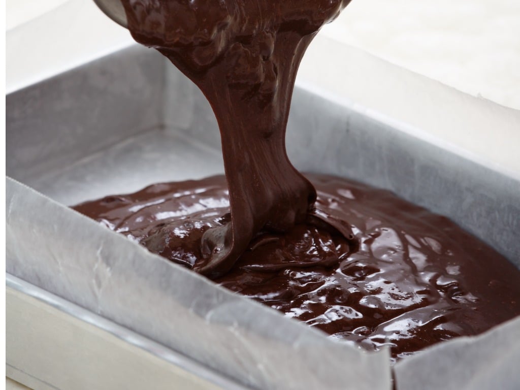 चॉकलेट केक की तैयारी
