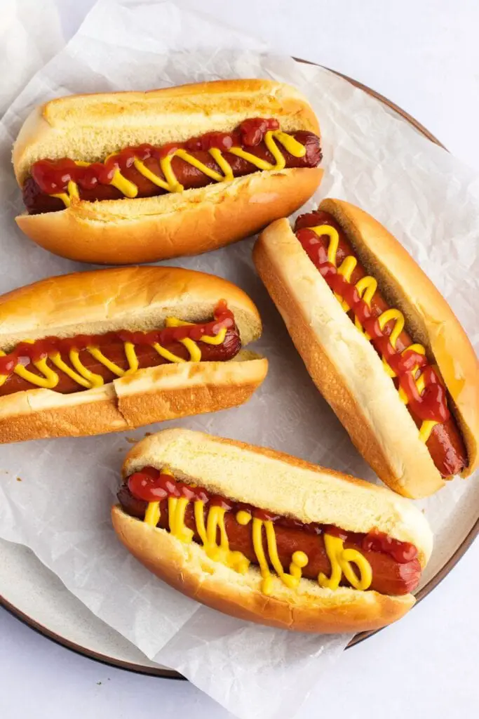 Pašdarināta hotdoga sviestmaize ar sinepēm