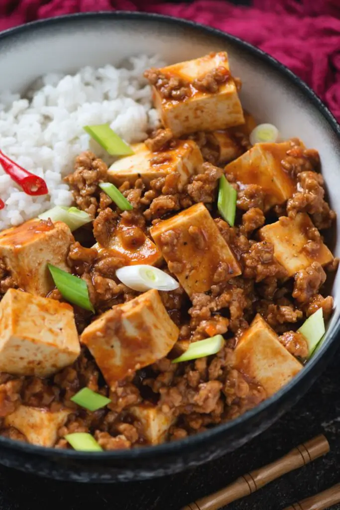 Asian Ground Pork na may Tofu, Rice at Spices
