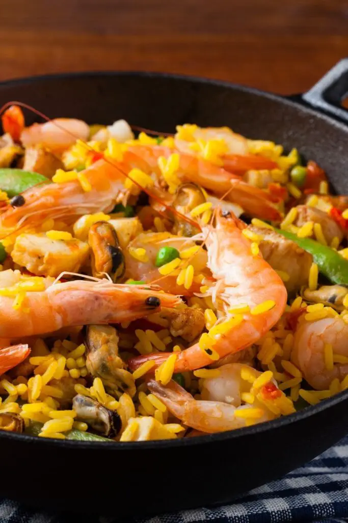 Paella Casera de Mariscos con Arroz y Gambas