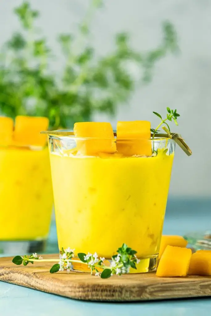 10 mejores recetas de Lassi.  En la imagen: Lassi de mango dulce