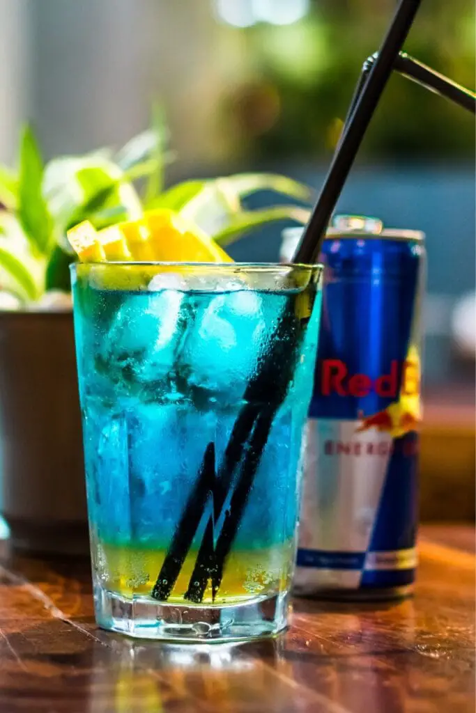 Cóctel borracho Blue Red Bull