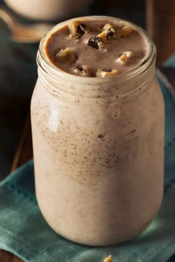 20 heerlijke recepten met moutmelk (smoothies, cakes en meer). Afgebeeld op de foto: Malted Chocolate Shake in een Jar