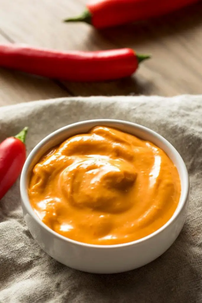 17 increíbles recetas de alioli para todas sus necesidades de inmersión: aioli de mayonesa picante casero