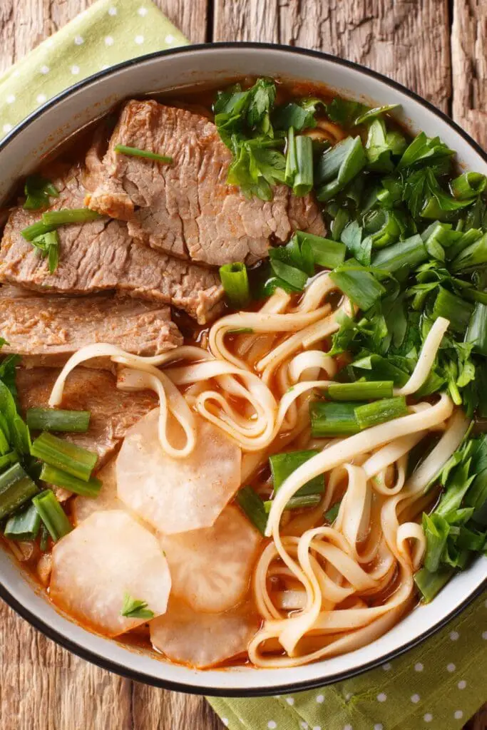 Top 10 công thức nấu món súp thịt bò: Phở bò tự làm với hành lá