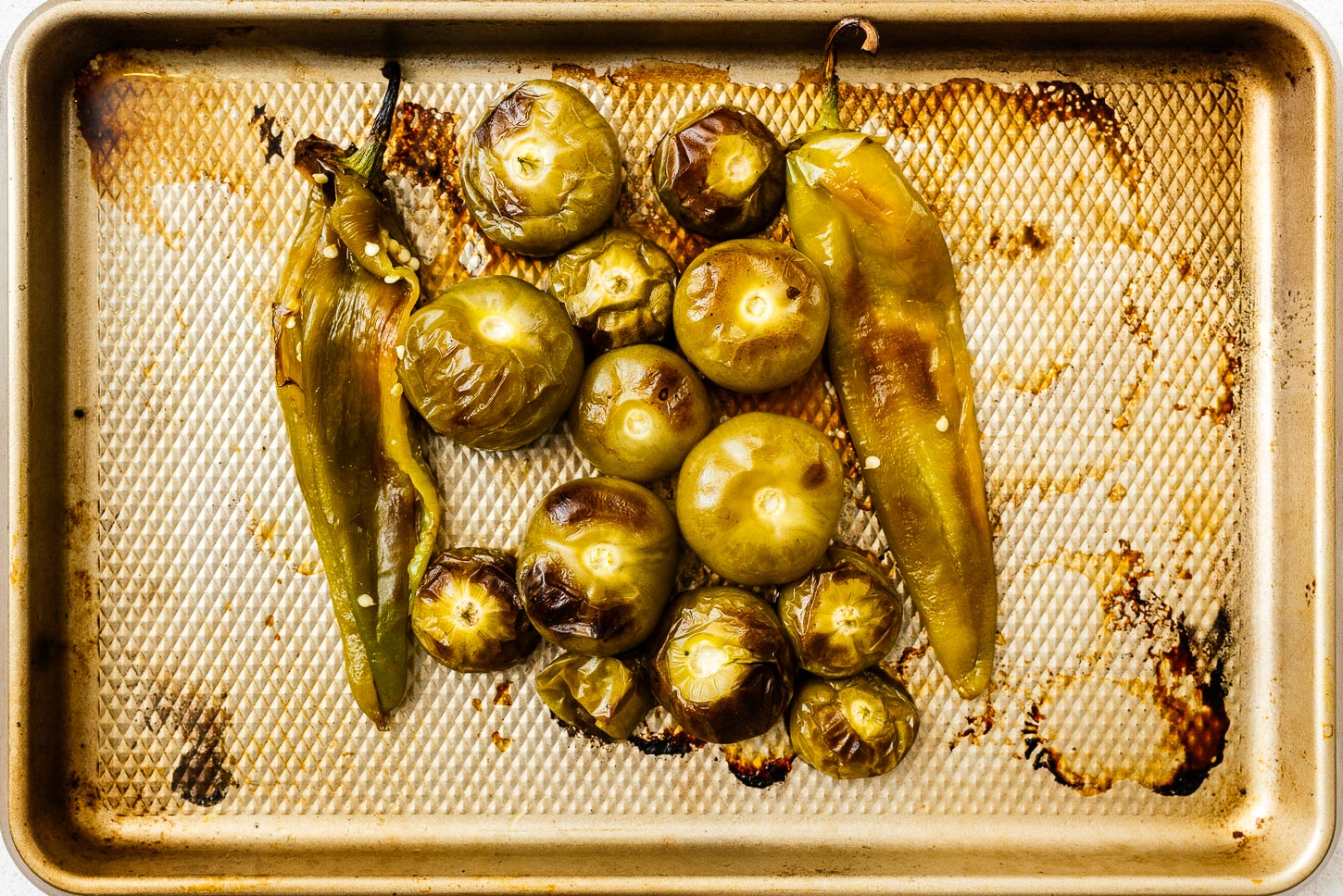 geroosterde tomatillo's | www.iamafoodblog.com