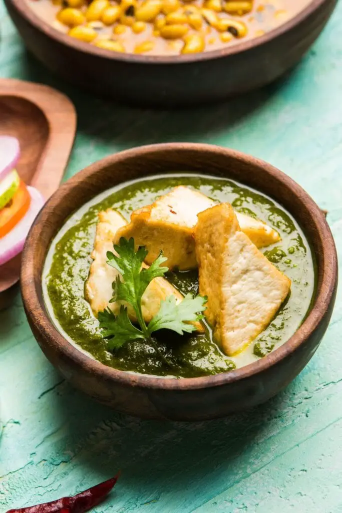 Curry indio de espinacas o Palak Paneer