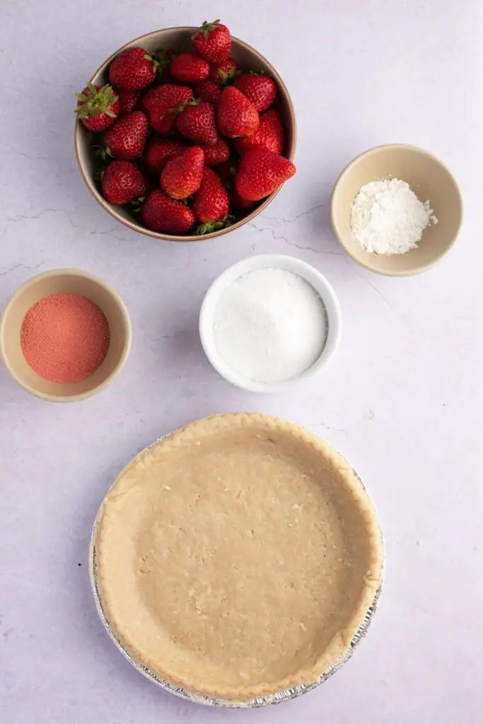 Ingredientes de Shoney's Strawberry Pie: fresas, azúcar, maicena, gelatina, tarta