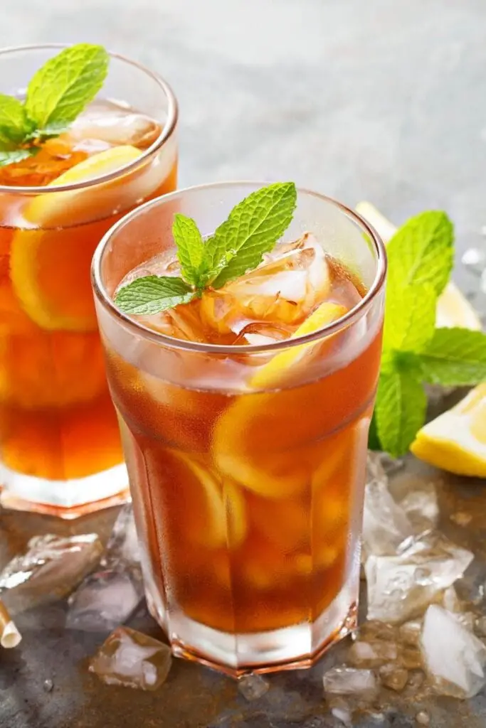 Klasični ledeni čaj od limuna u čaši