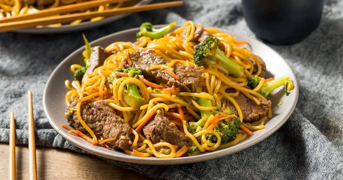 Chow Mein vs. Lo Mein (¿Cuál es la diferencia?) El Comensal