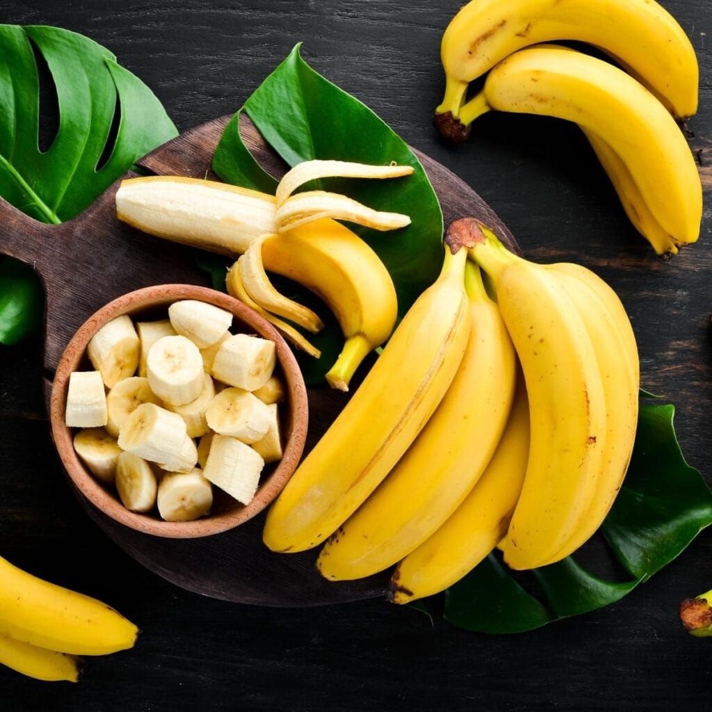 Rodajas de plátano amarillo orgánico saludable