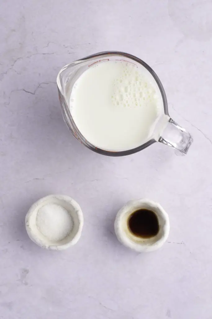Angel Milk ပါဝင်ပစ္စည်းများ- နို့၊ သကြားနှင့် vanilla