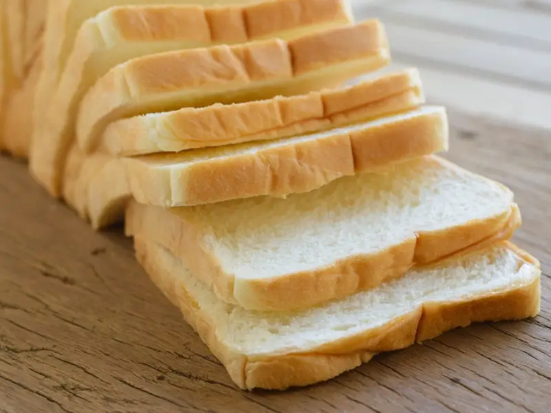 Skiveskåret hvidt brød