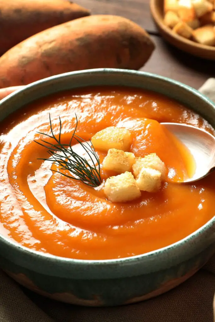 Supë e shëndetshme me patate të ëmbël