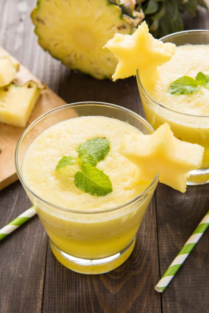 Vysoko kalorické ananásové smoothie
