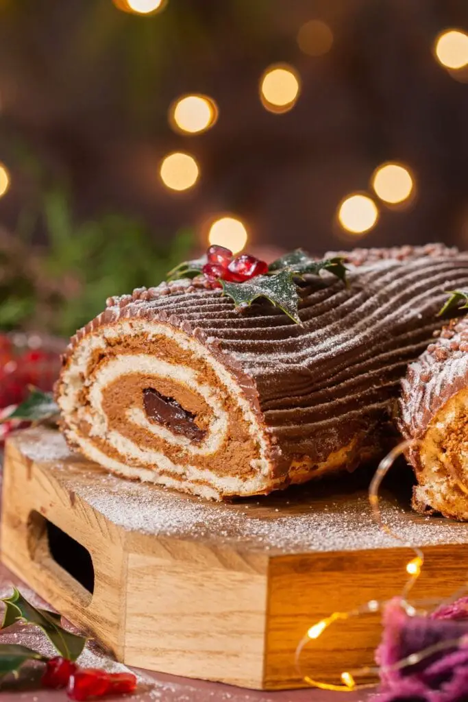 Tarta de Navidad con chocolate dulce o bûche de Noël