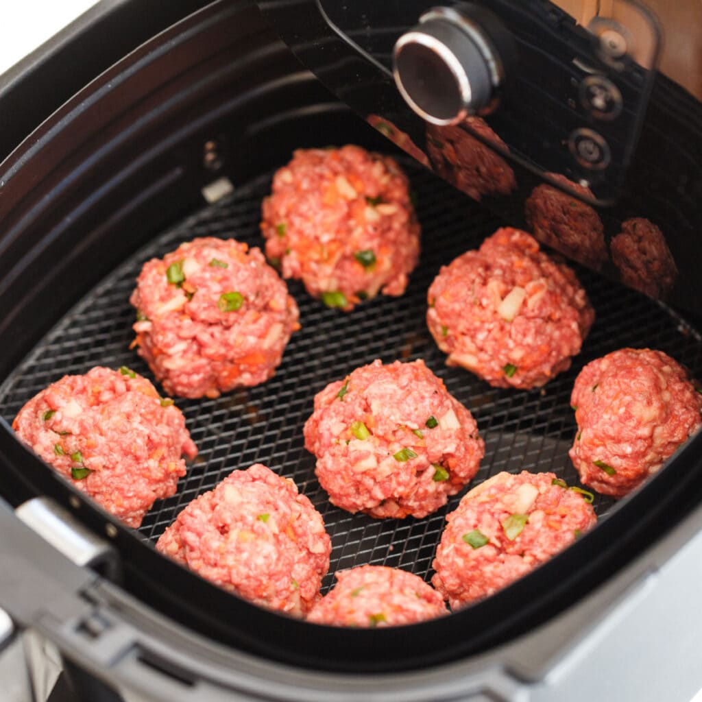 Meatballs ແຕ່ງຢູ່ຄົວກິນໃນ Fryer ອາກາດ