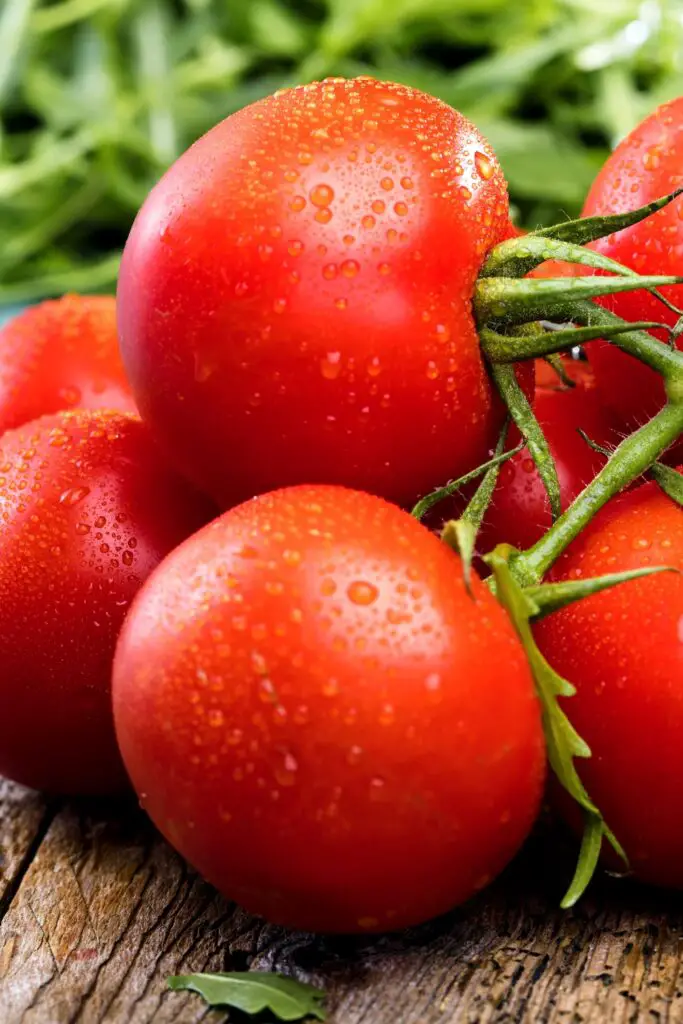 Cà chua đỏ tươi và hữu cơ