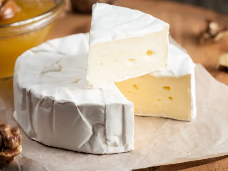 Brie juust küpsetuspaberil