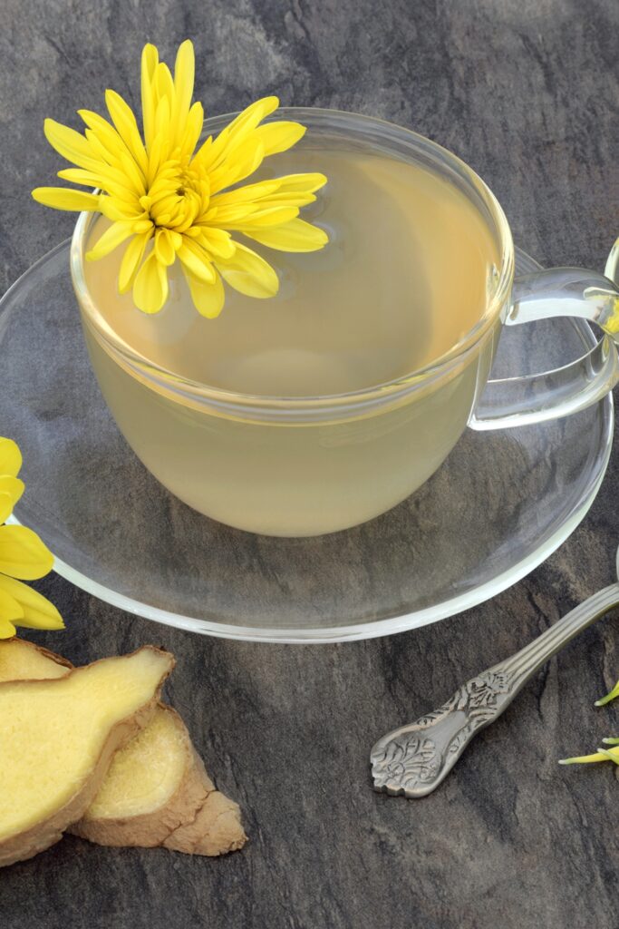 Thé au chrysanthème dans une tasse