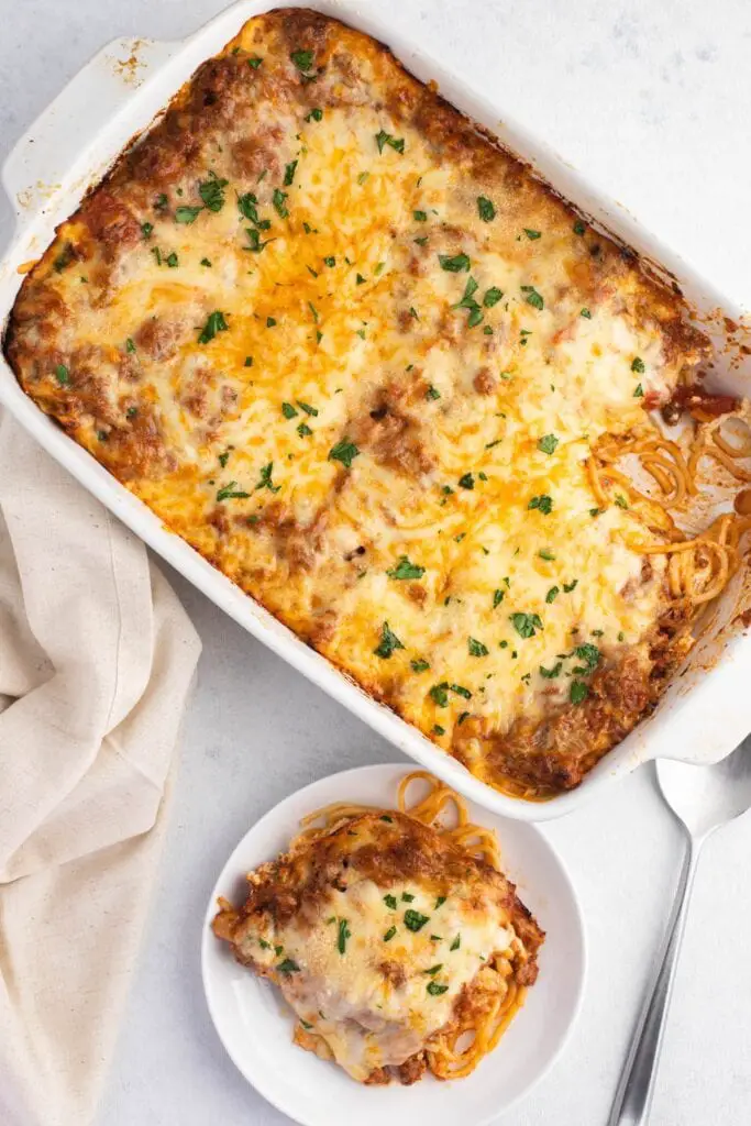 Spaghetti maison d'un million de dollars dans une casserole blanche