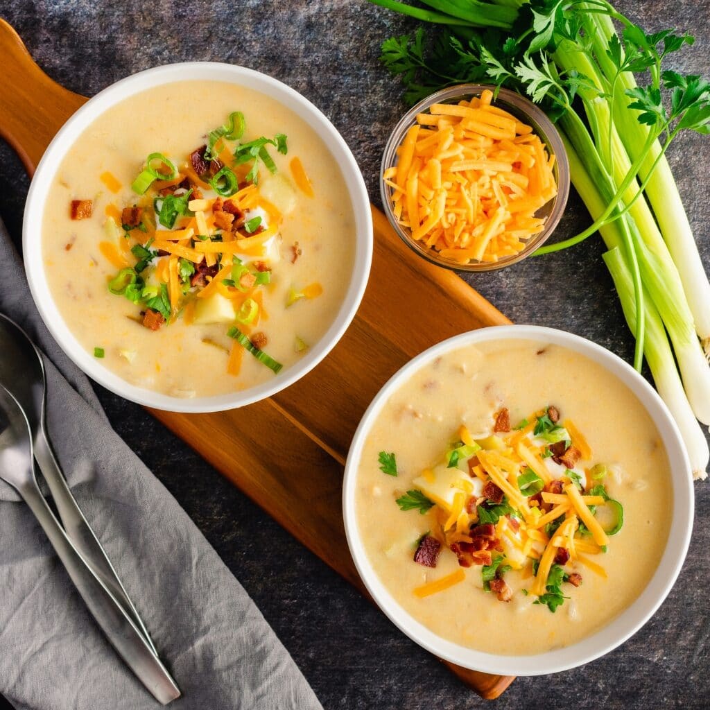 Sopa De Patata Casera Con Tocino Y Queso