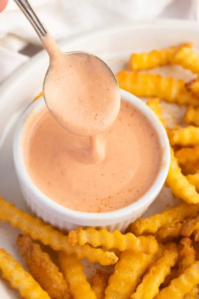 Creamy at Spicy Comeback Dip with Fries