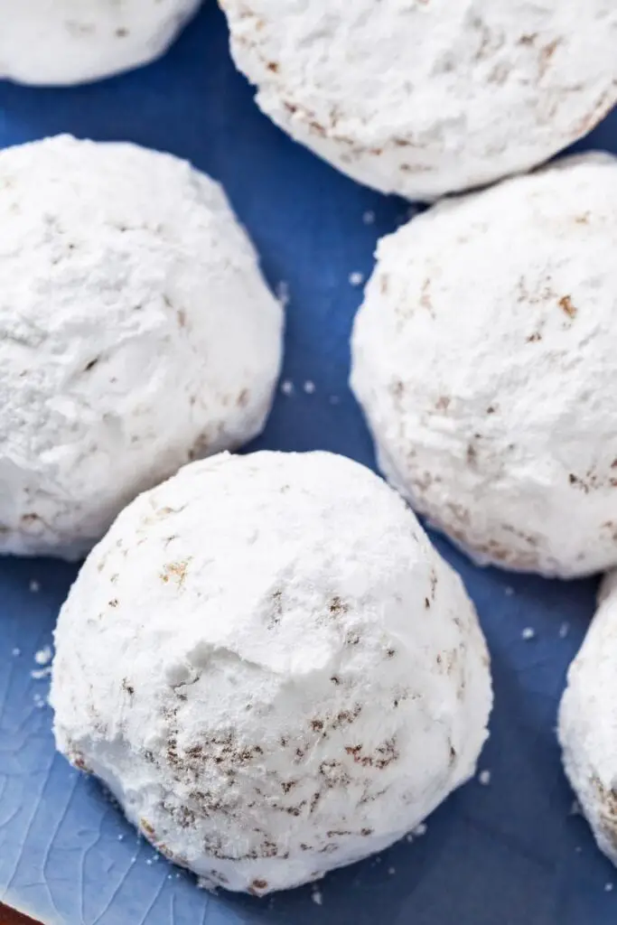 Galletas esquimales con azúcar en polvo