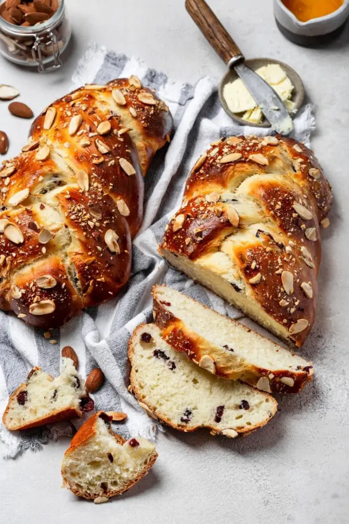 Pan jalá con almendras y arándanos