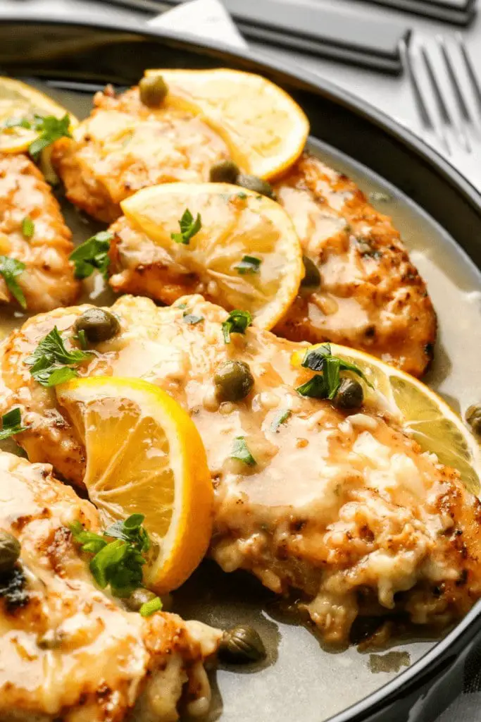 Cena de Pollo Piccata con Alcaparras