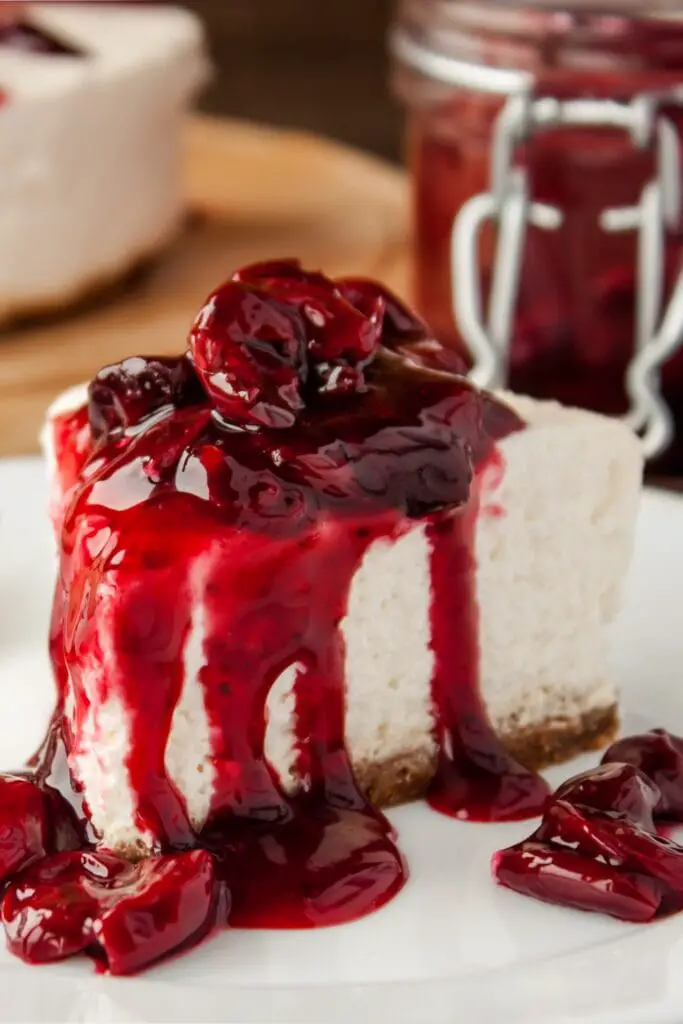 Tarta de queso con cerezas casera dulce