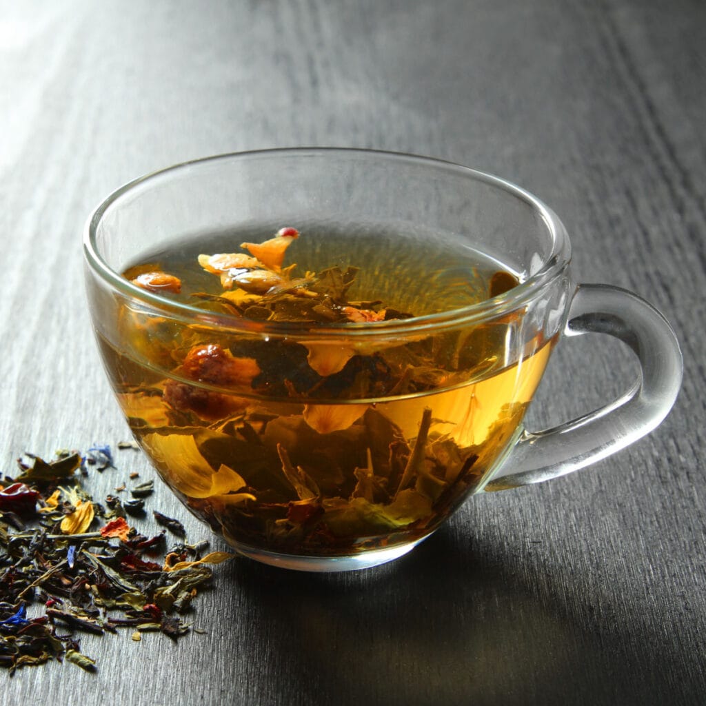 Taza de cristal de té de hierbas de tisana