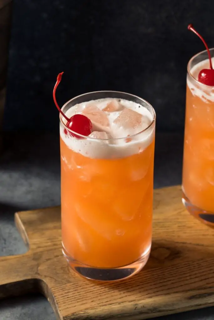 የቤት ውስጥ Bacardi Cherry Rum Punch