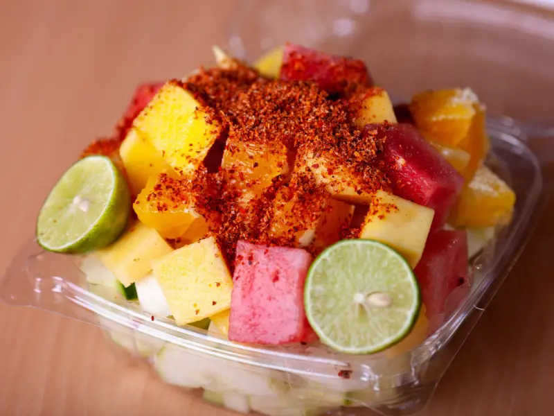 Frutas Espolvoreadas Con Sazón De Tajín