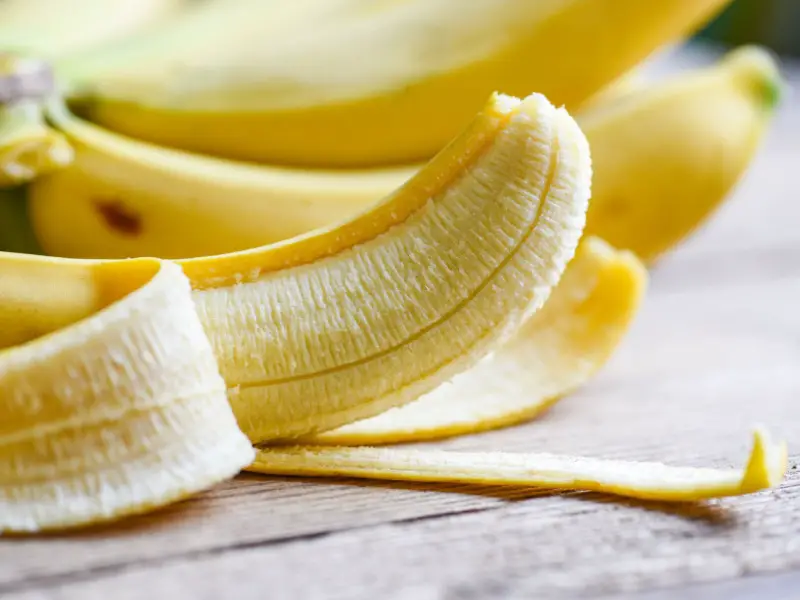 去皮的成熟香蕉