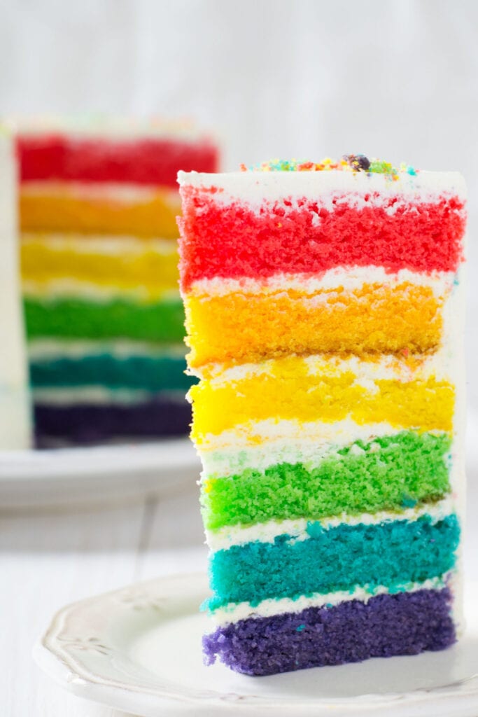 pastel de capas de arcoiris