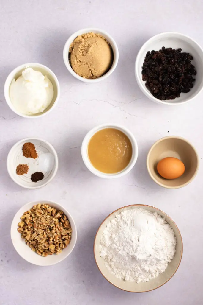 Ingredientes de la galleta de puré de manzana: azúcar moreno, manteca vegetal, puré de manzana, harina, especias, nueces y pasas