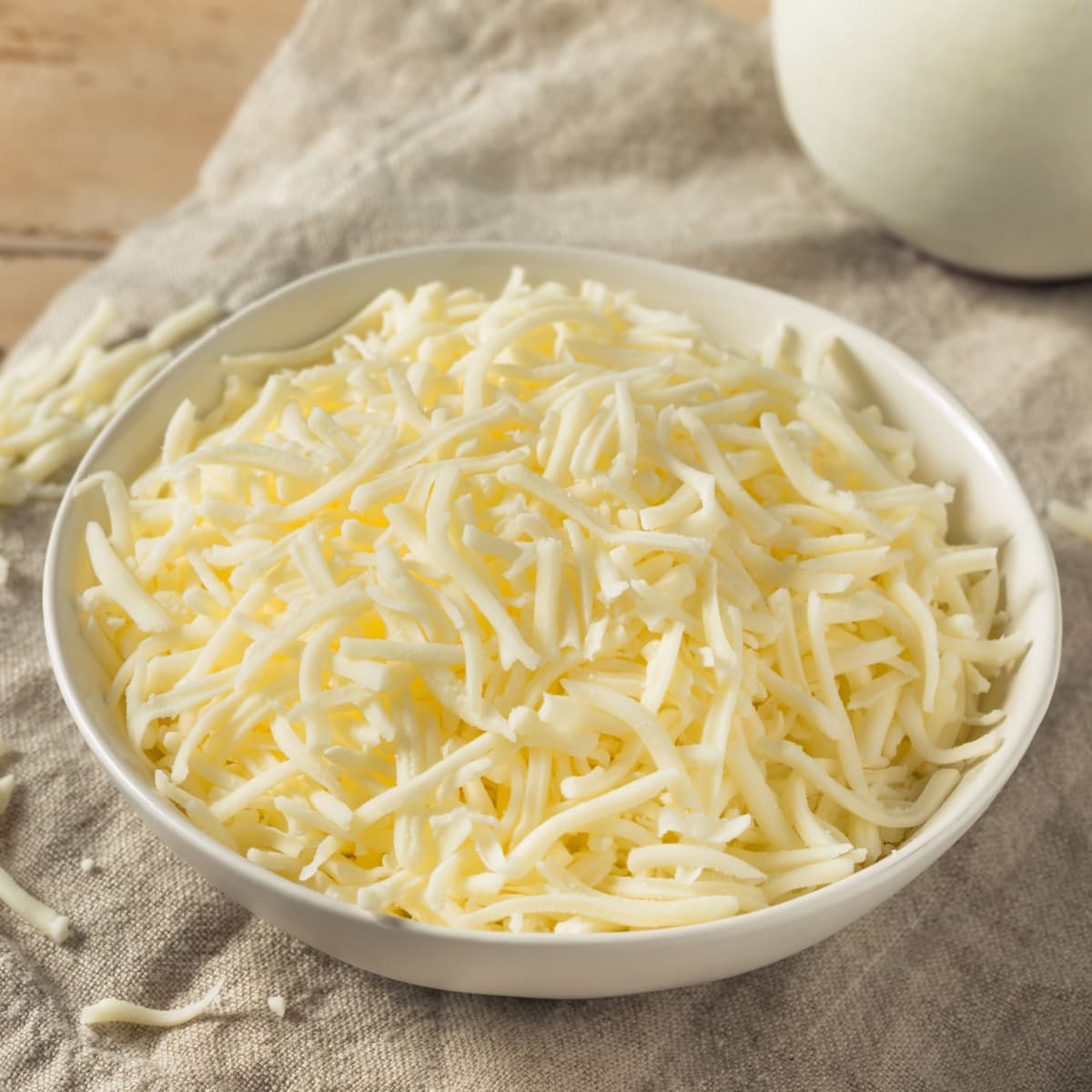 Ένα πιάτο τριμμένο τυρί